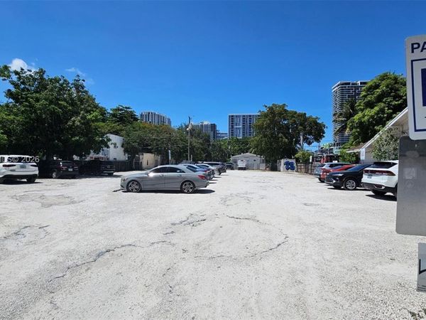 190 NE 26th St , Miami, FL 33137