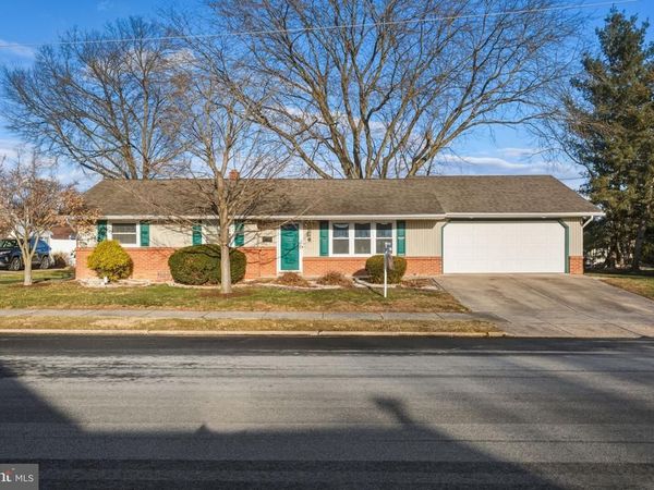 209 N LAUREL STREET, MANHEIM, PA 17545