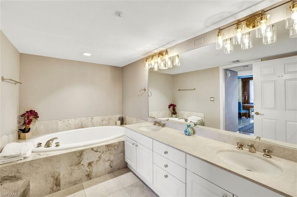 6849 Grenadier Blvd, Unit 1602, Naples, FL 34108 Photo