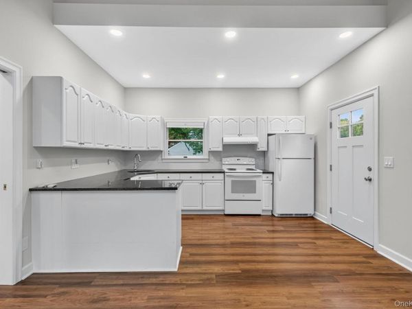 6 Greg Lane, East Northport, NY 11731