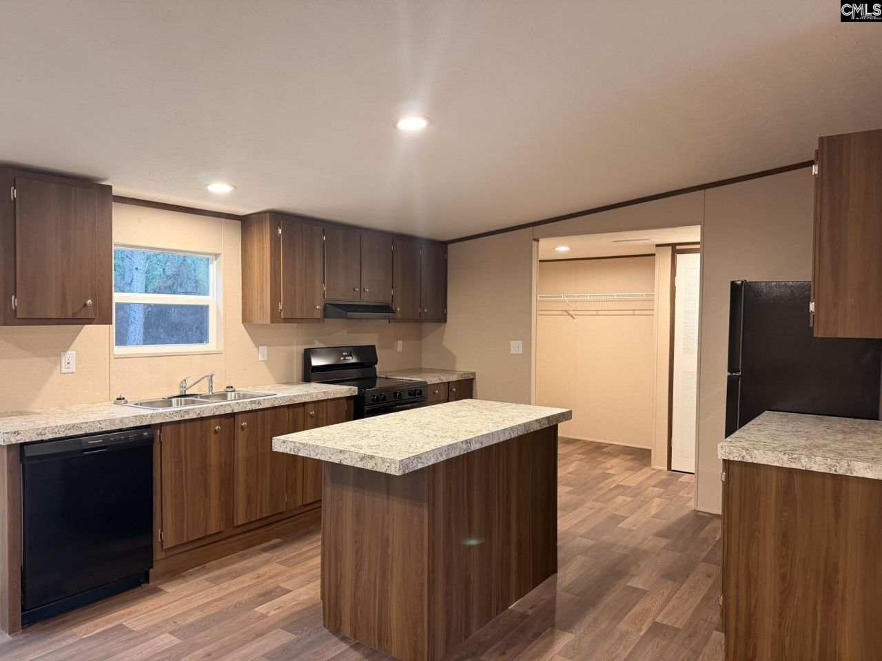 136 Carlton Drive Photo 10