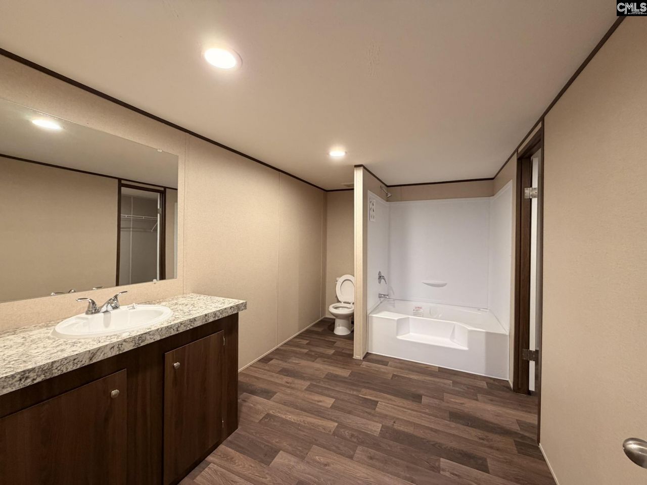 136 Carlton Drive Photo 14