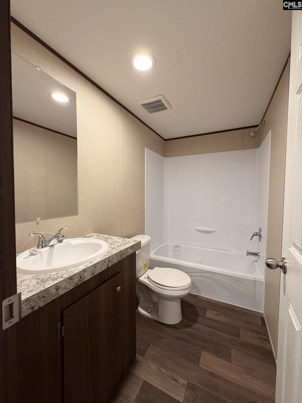 136 Carlton Drive Photo 22