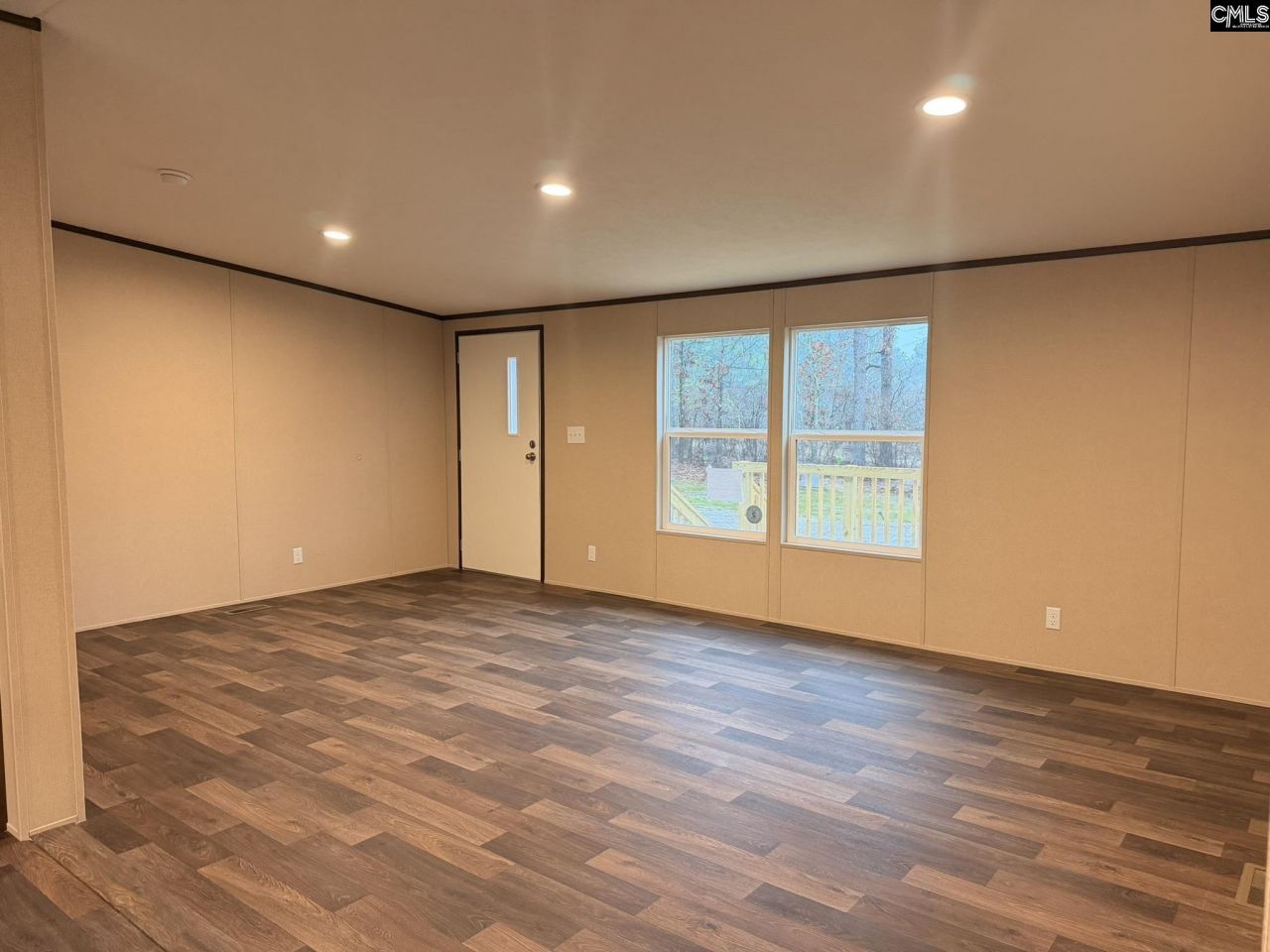 136 Carlton Drive Photo 26
