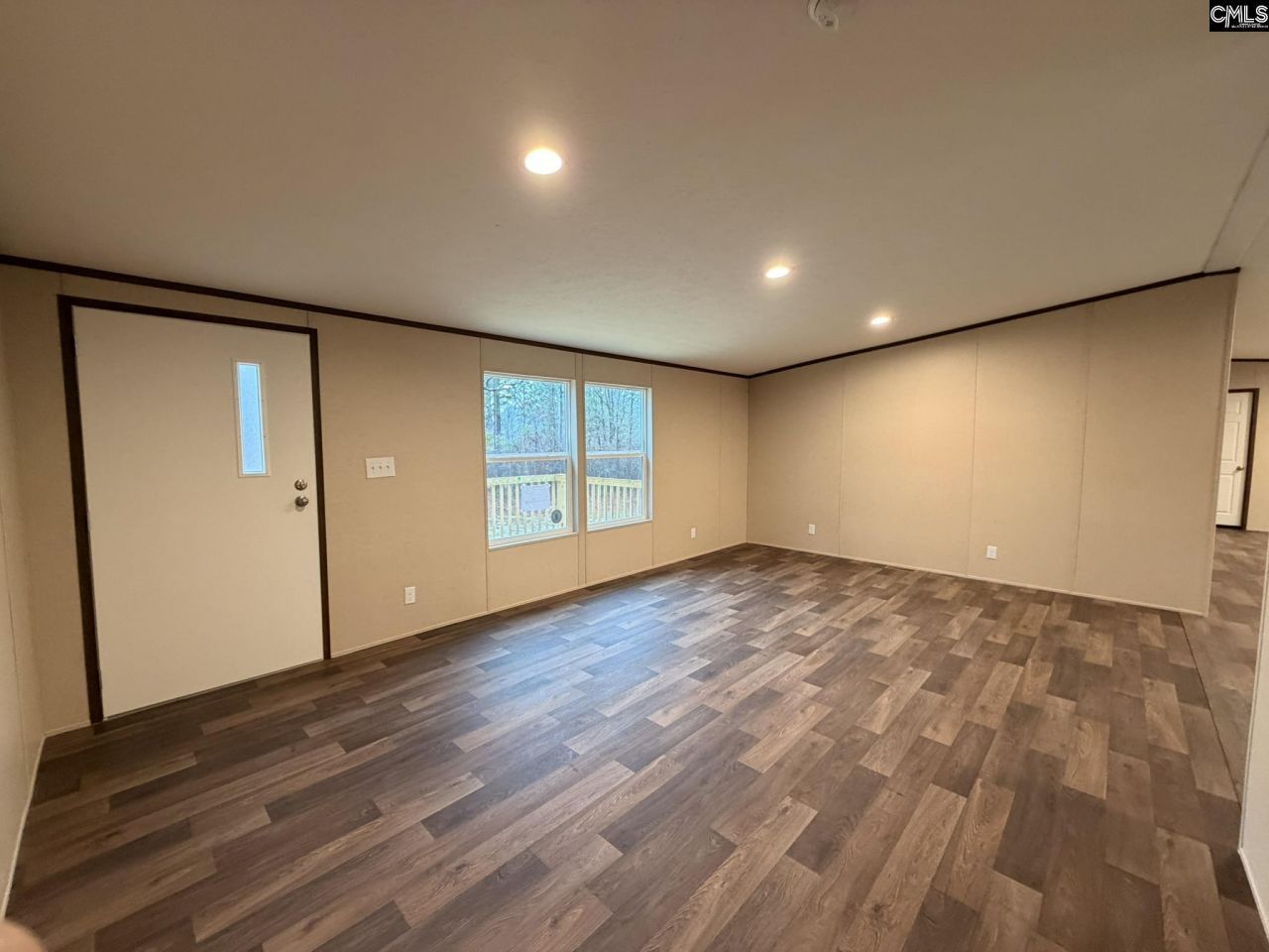 136 Carlton Drive Photo 4