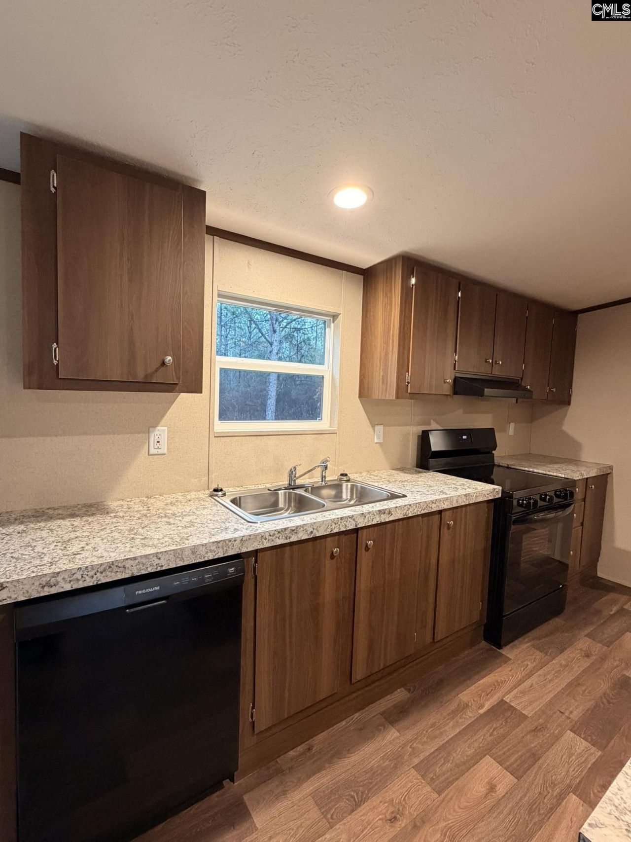 136 Carlton Drive Photo 5