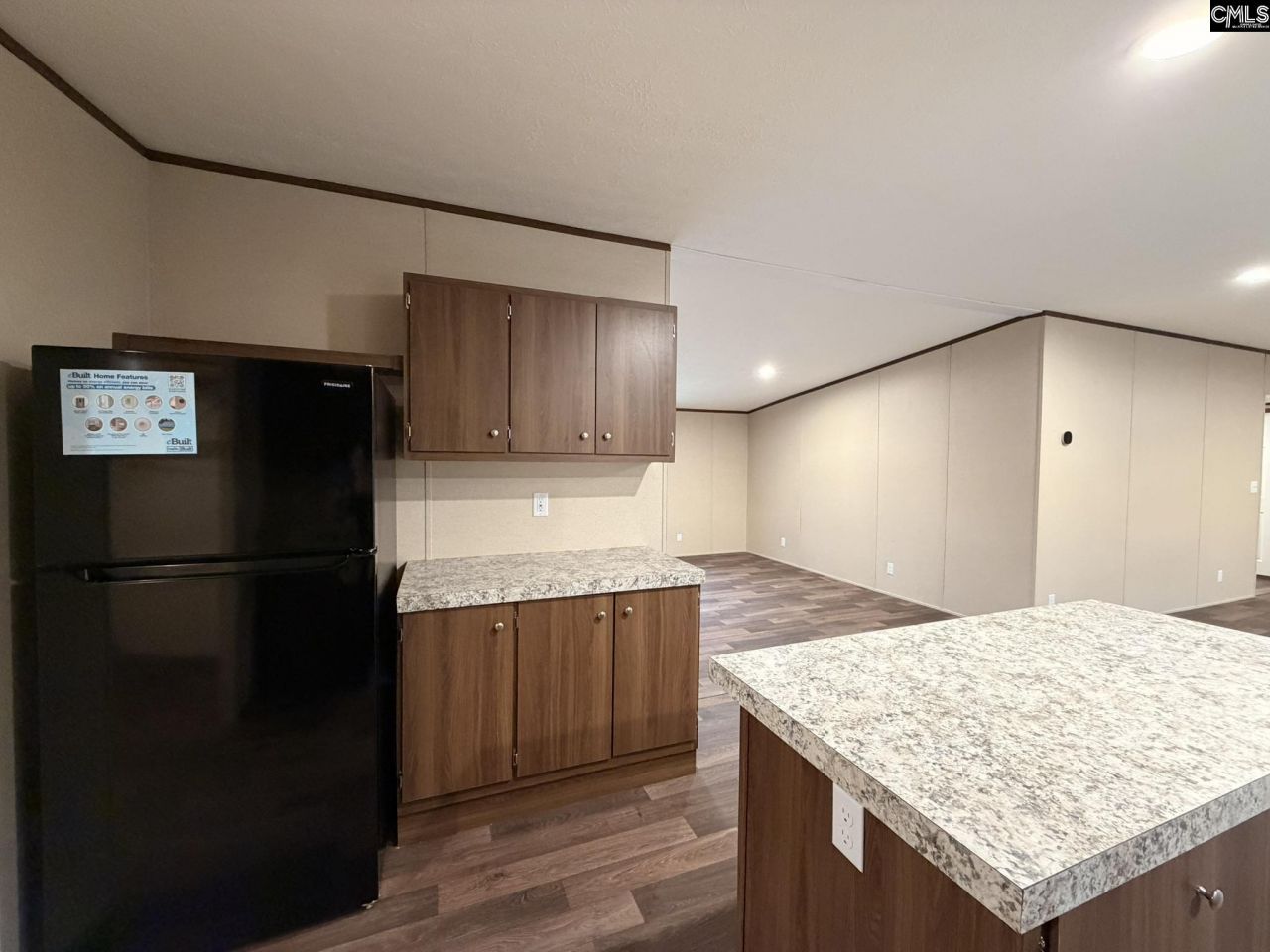 136 Carlton Drive Photo 6