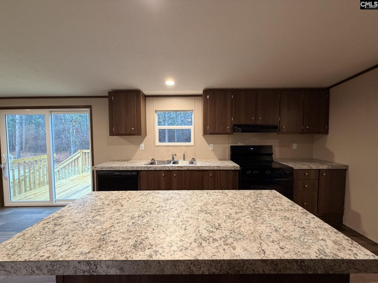 136 Carlton Drive Photo 7