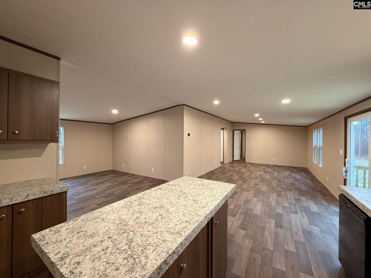 136 Carlton Drive Photo 8