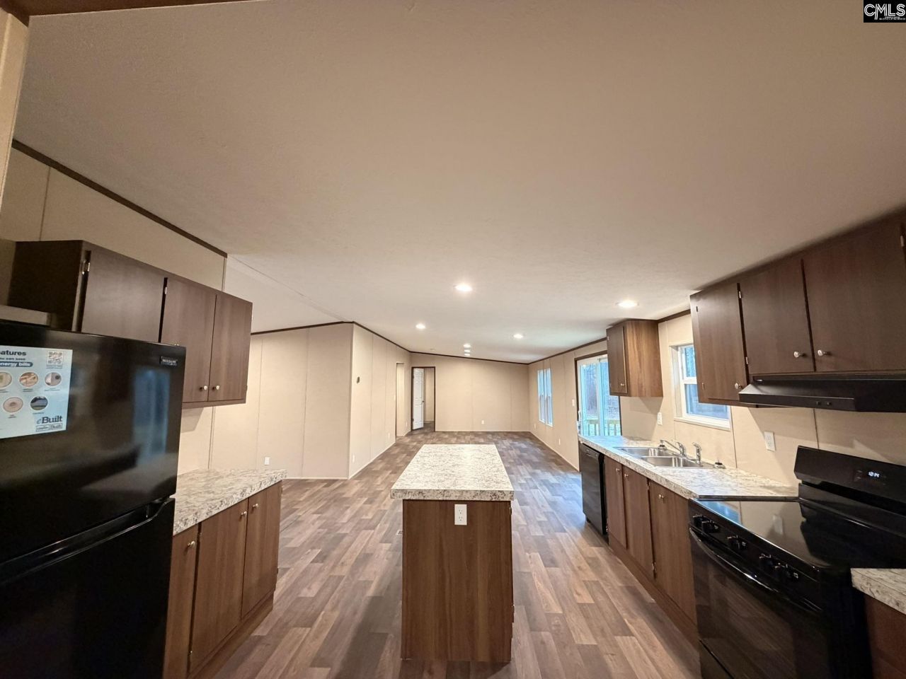 136 Carlton Drive Photo 9