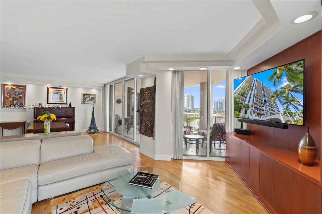 3598 Yacht Club Dr, Unit 1003, Aventura, FL 33180 Photo