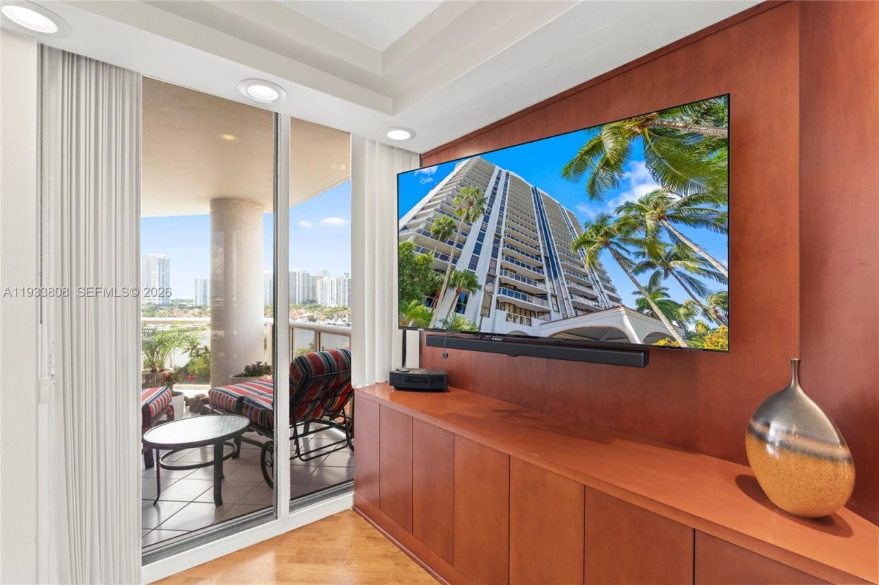 3598 Yacht Club Dr, Unit 1003, Aventura, FL 33180 Photo