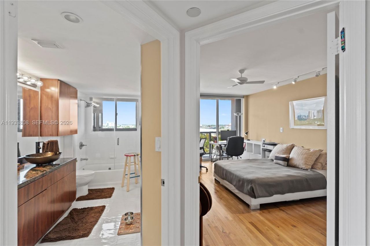 3598 Yacht Club Dr, Unit 1003, Aventura, FL 33180 Photo