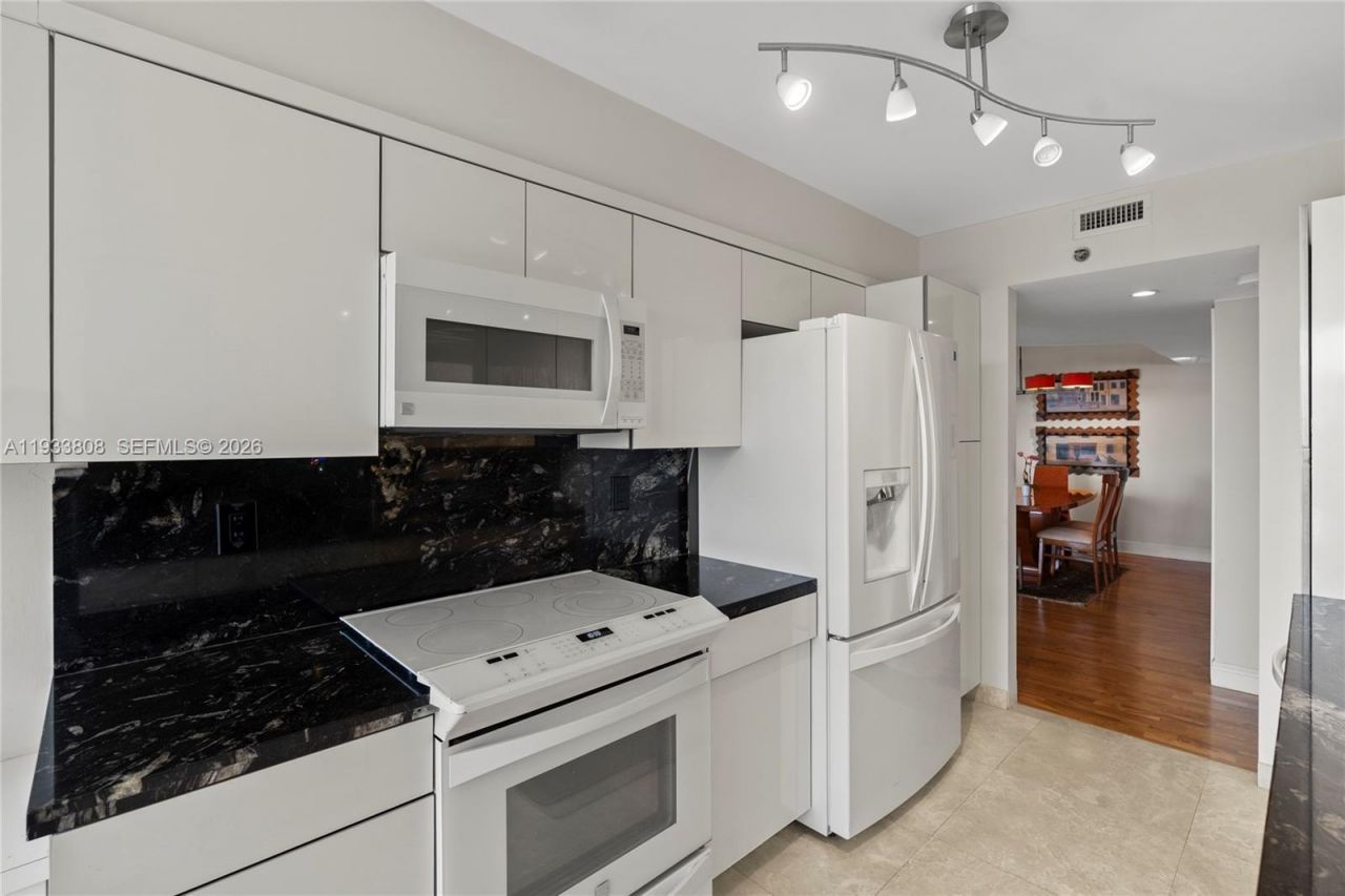 3598 Yacht Club Dr, Unit 1003, Aventura, FL 33180 Photo