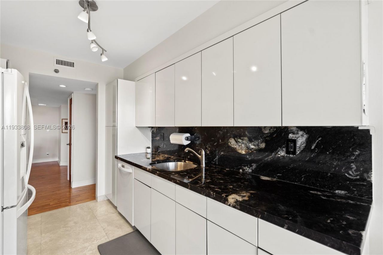 3598 Yacht Club Dr, Unit 1003, Aventura, FL 33180 Photo