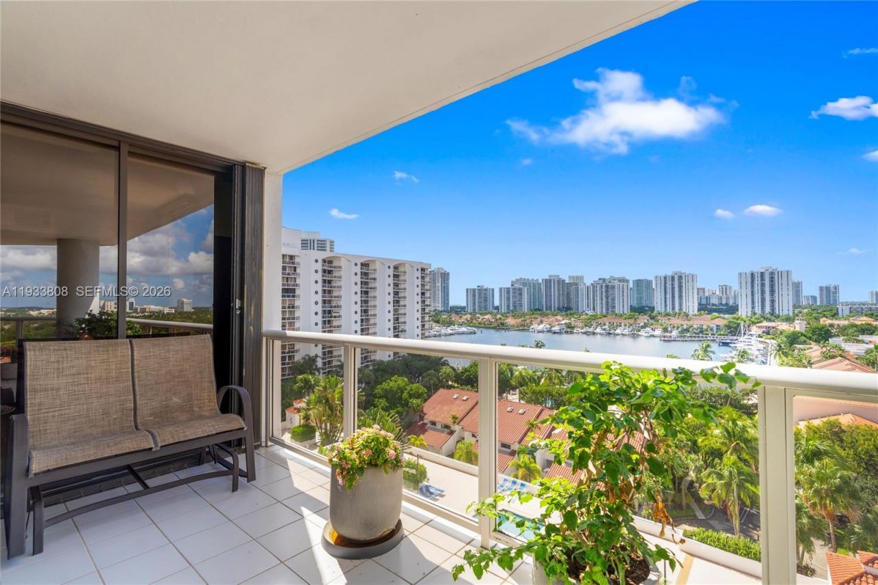 3598 Yacht Club Dr, Unit 1003, Aventura, FL 33180 Photo