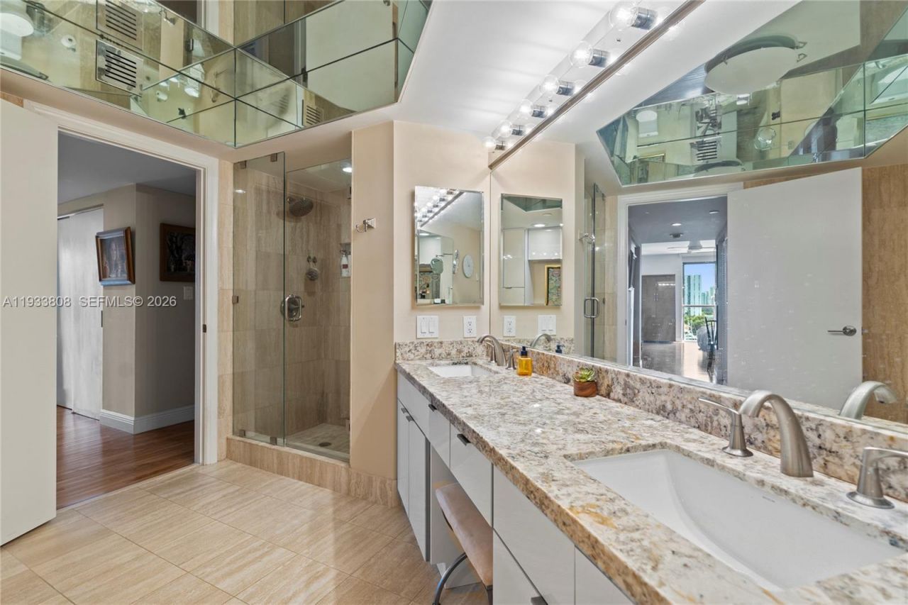 3598 Yacht Club Dr, Unit 1003, Aventura, FL 33180 Photo