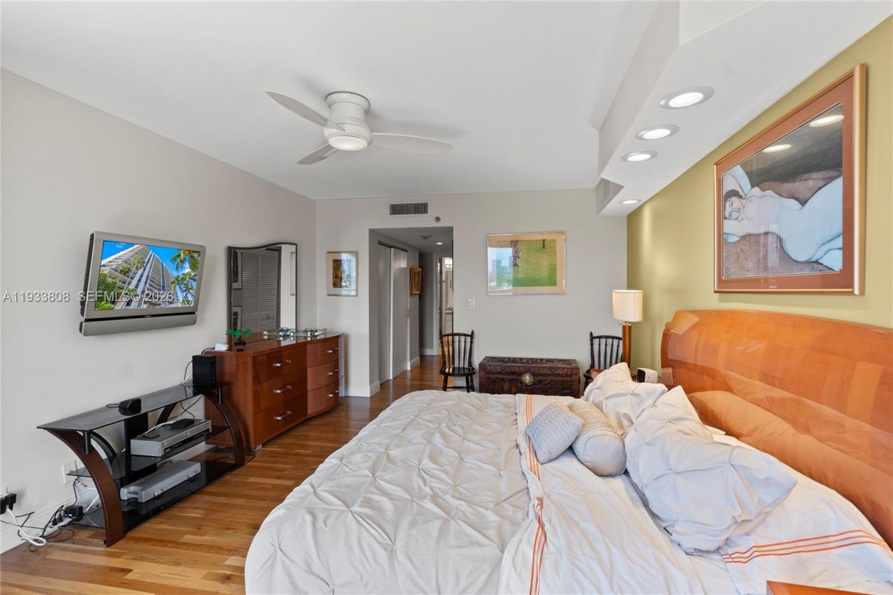 3598 Yacht Club Dr, Unit 1003, Aventura, FL 33180 Photo