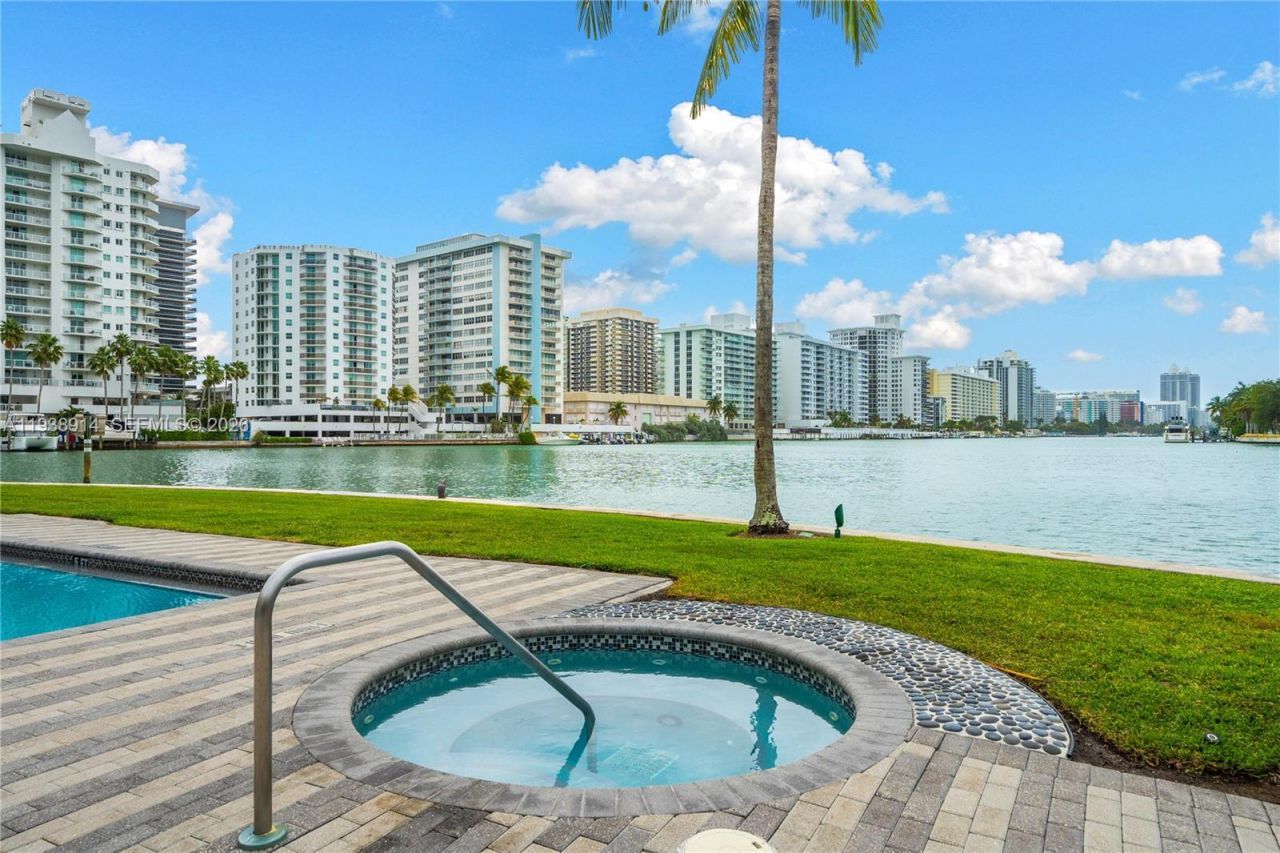 6103 Aqua Ave, Unit 701, Miami Beach, FL 33141 Photo