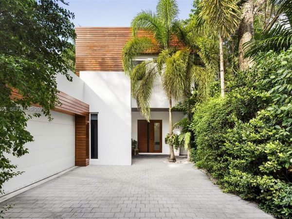 3655 Avocado Ave, Coconut Grove, FL 33133