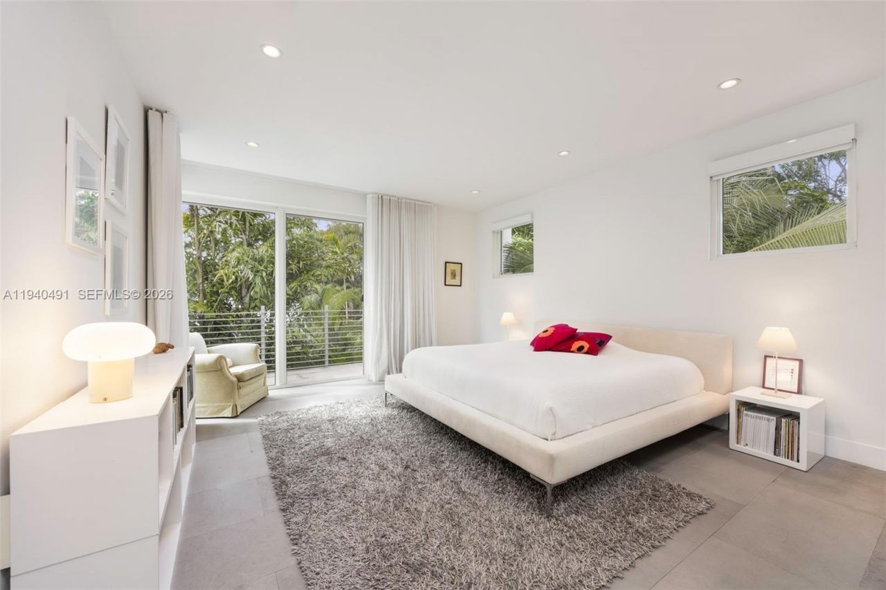 3655 Avocado Ave, Coconut Grove, FL 33133 Photo