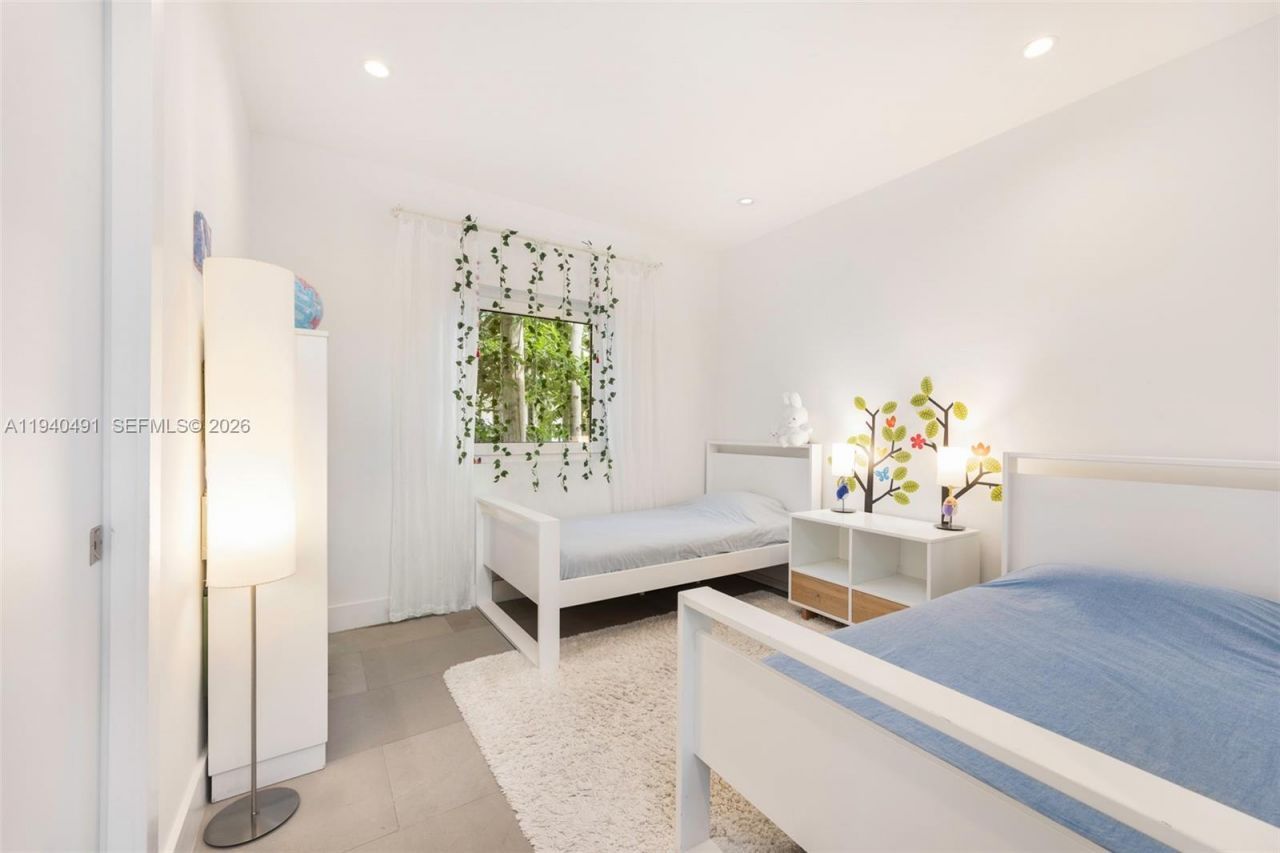 3655 Avocado Ave, Coconut Grove, FL 33133 Photo