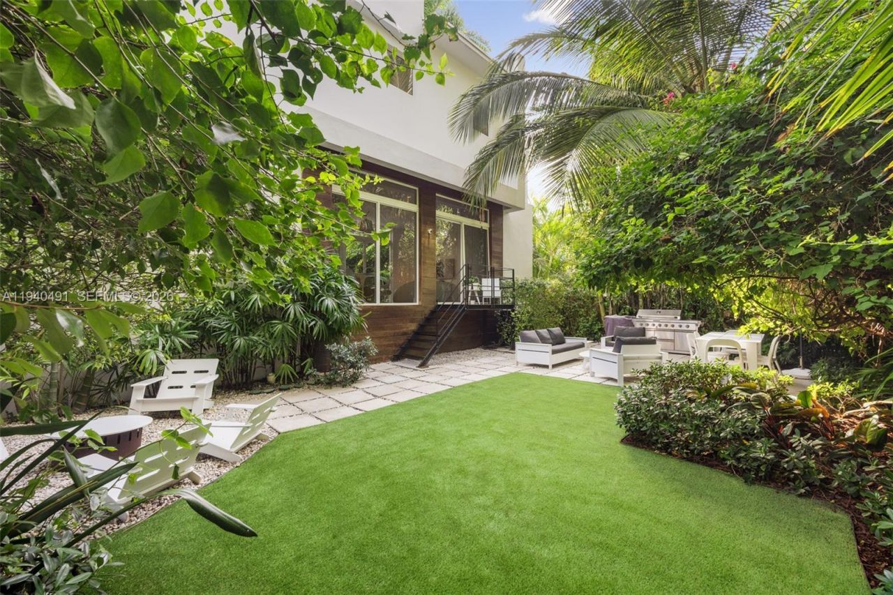 3655 Avocado Ave, Coconut Grove, FL 33133 Photo