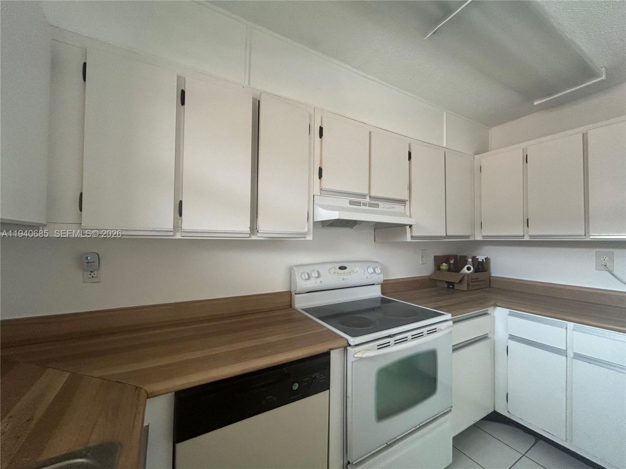 5851 W 20th Ave , Unit 409, Hialeah, FL 33012 Photo