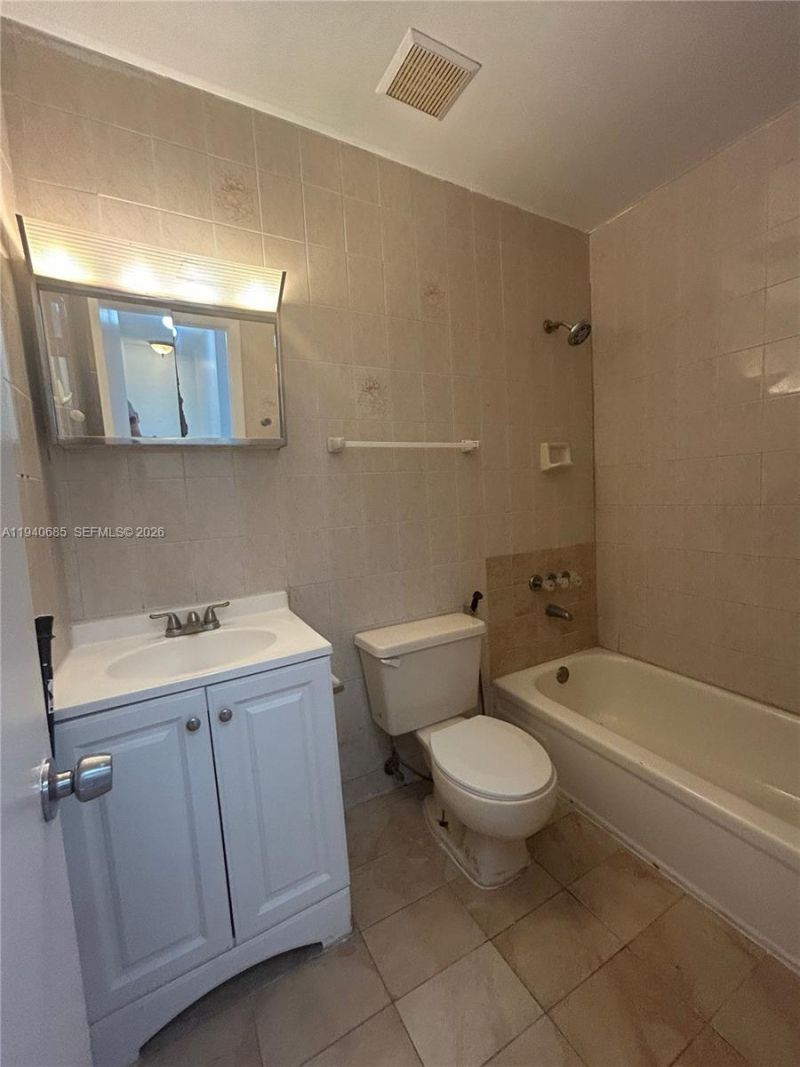 5851 W 20th Ave , Unit 409, Hialeah, FL 33012 Photo