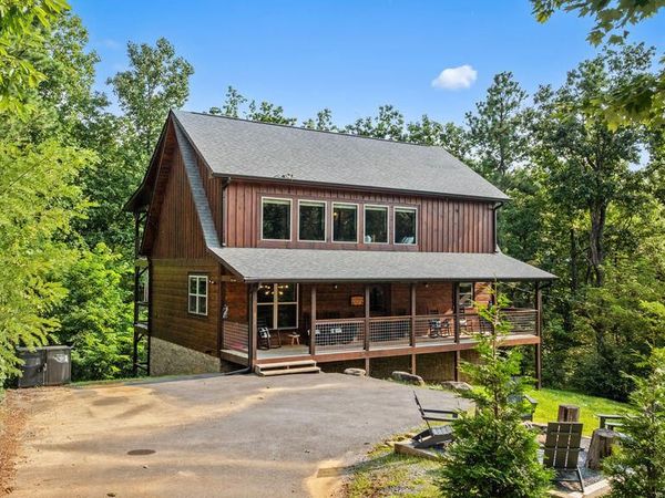 834 Pine Top Lane, Gatlinburg, TN 37738