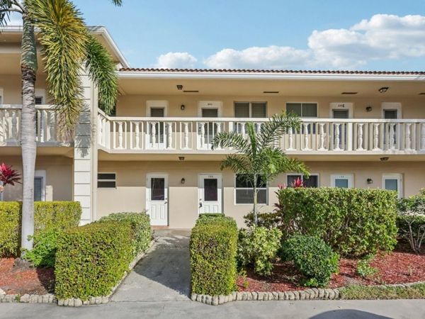 2131 NE 42nd Ct, Unit 106E, Lighthouse Point, FL 33064