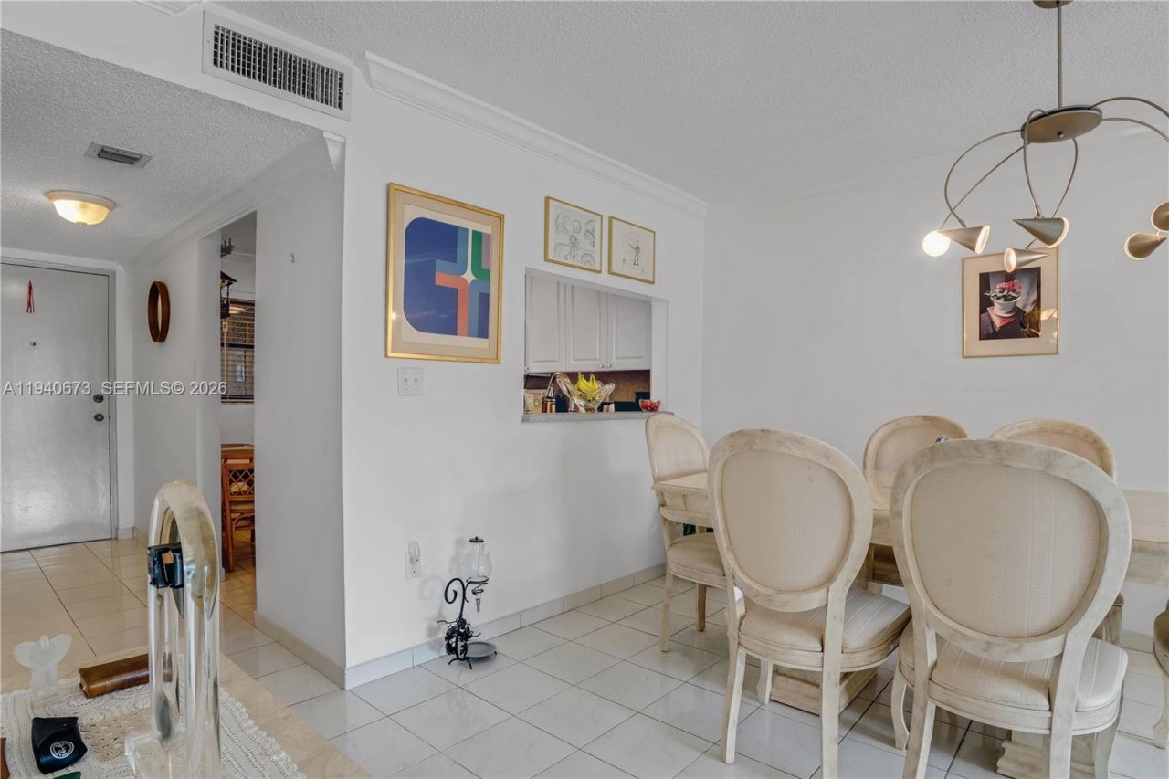 7801 Abbott Ave, Unit 302, Miami Beach, FL 33141 Photo
