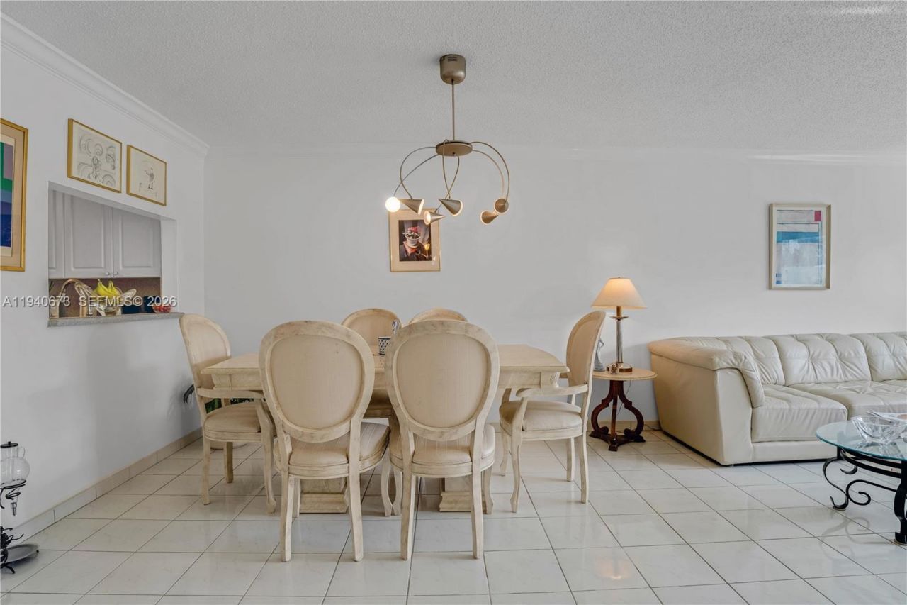 7801 Abbott Ave, Unit 302, Miami Beach, FL 33141 Photo