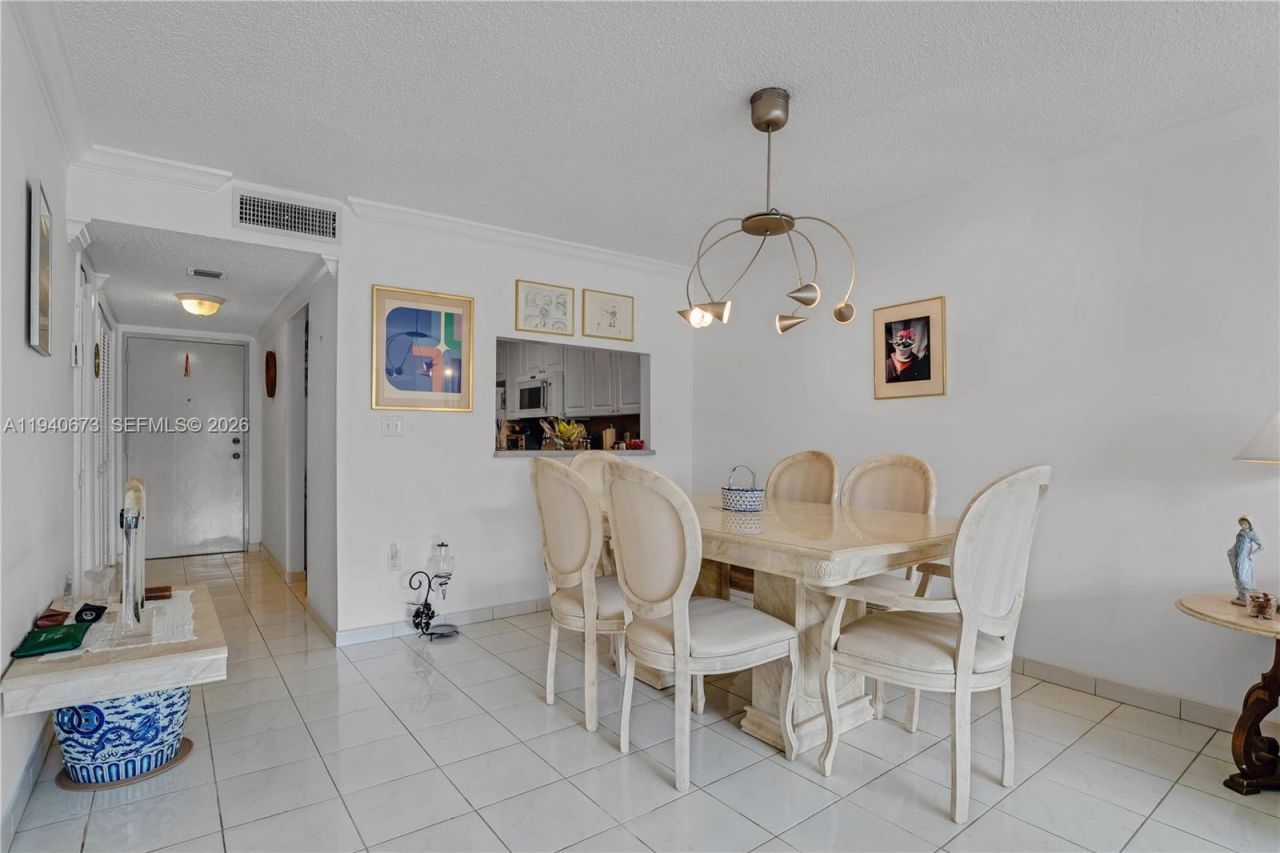 7801 Abbott Ave, Unit 302, Miami Beach, FL 33141 Photo