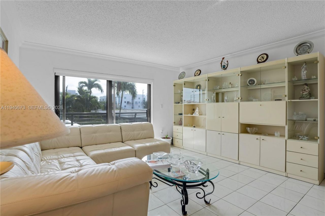 7801 Abbott Ave, Unit 302, Miami Beach, FL 33141 Photo