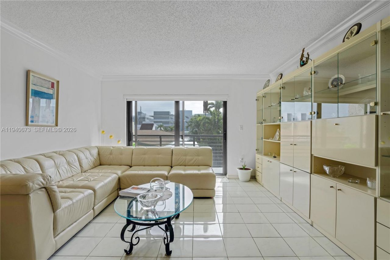 7801 Abbott Ave, Unit 302, Miami Beach, FL 33141 Photo