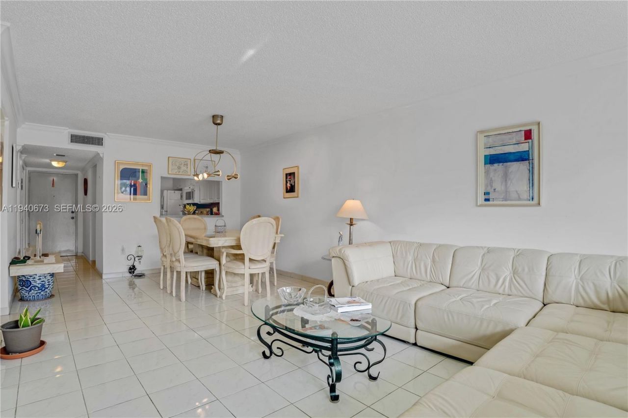 7801 Abbott Ave, Unit 302, Miami Beach, FL 33141 Photo