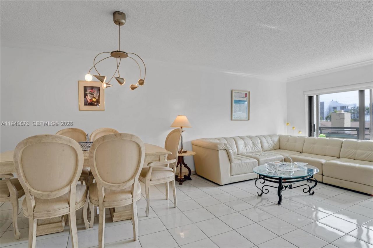 7801 Abbott Ave, Unit 302, Miami Beach, FL 33141 Photo