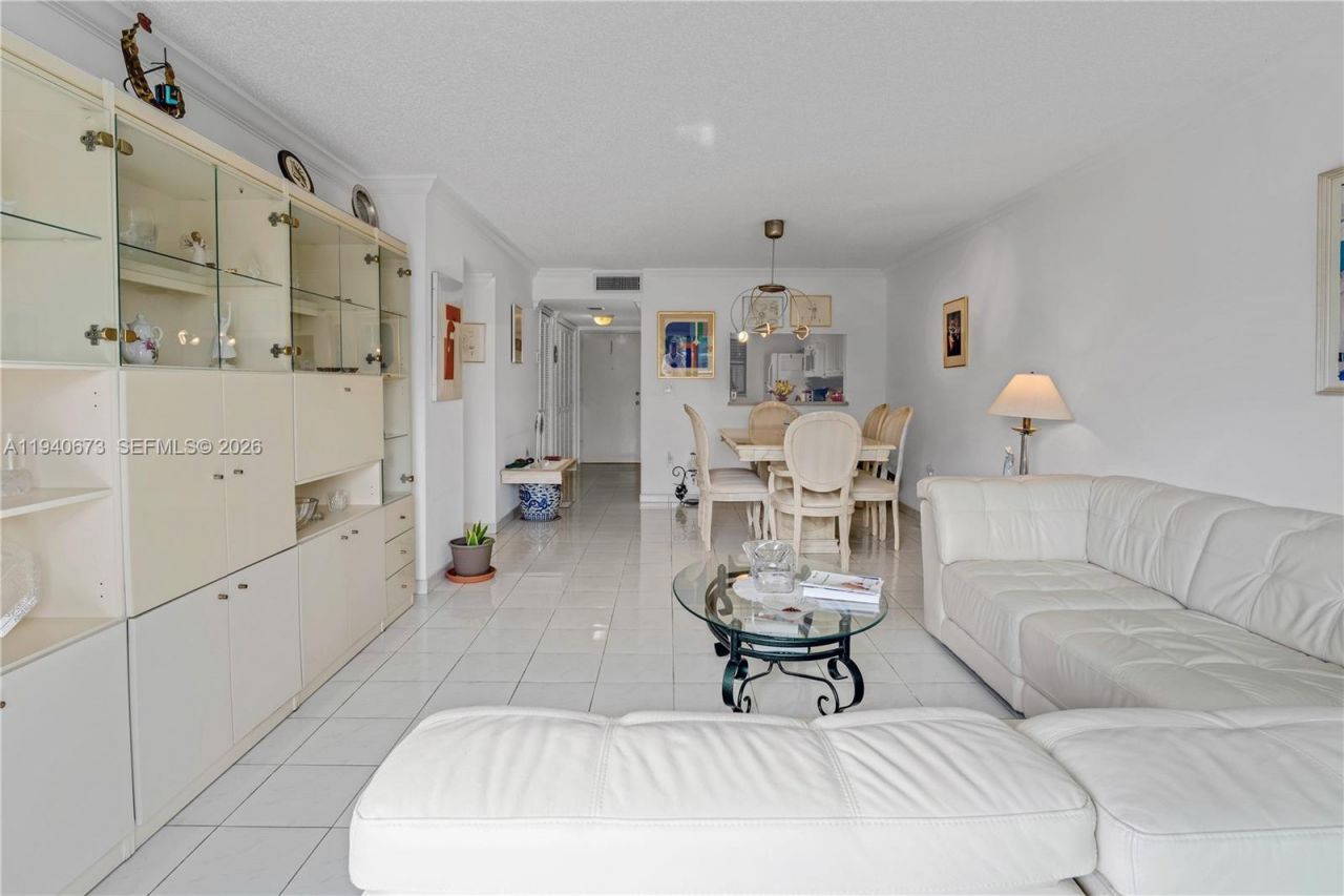 7801 Abbott Ave, Unit 302, Miami Beach, FL 33141 Photo