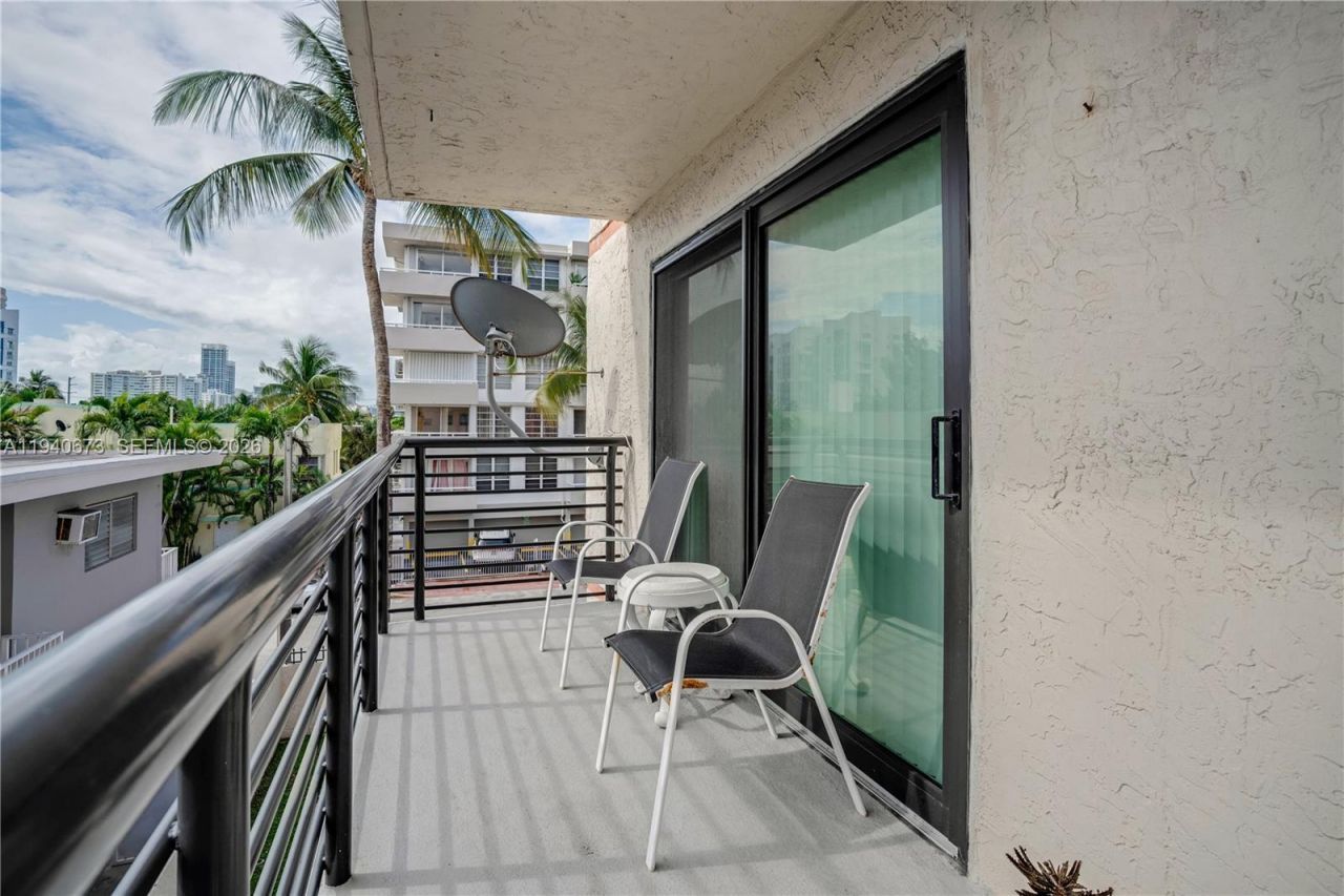 7801 Abbott Ave, Unit 302, Miami Beach, FL 33141 Photo