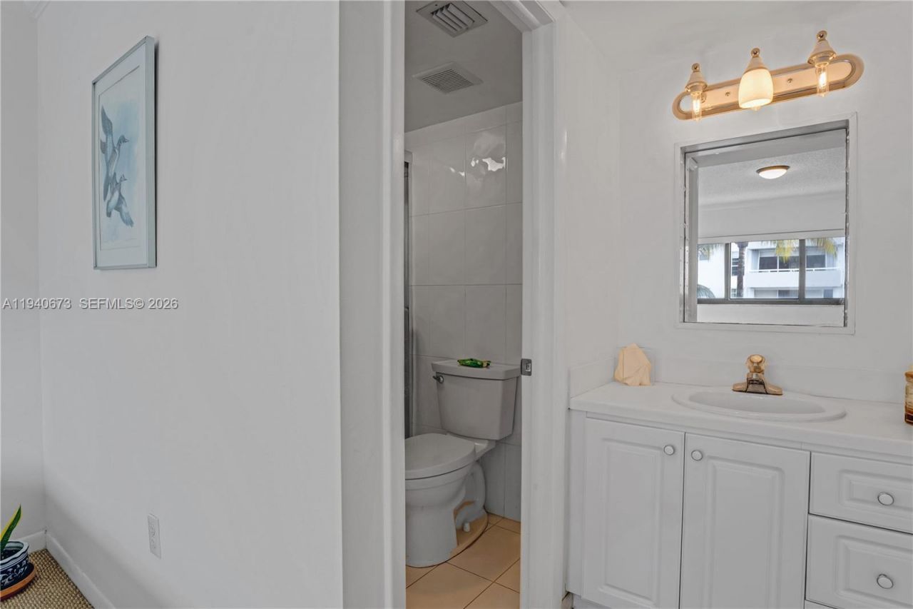 7801 Abbott Ave, Unit 302, Miami Beach, FL 33141 Photo