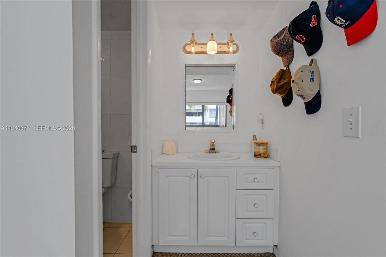 7801 Abbott Ave, Unit 302, Miami Beach, FL 33141 Photo