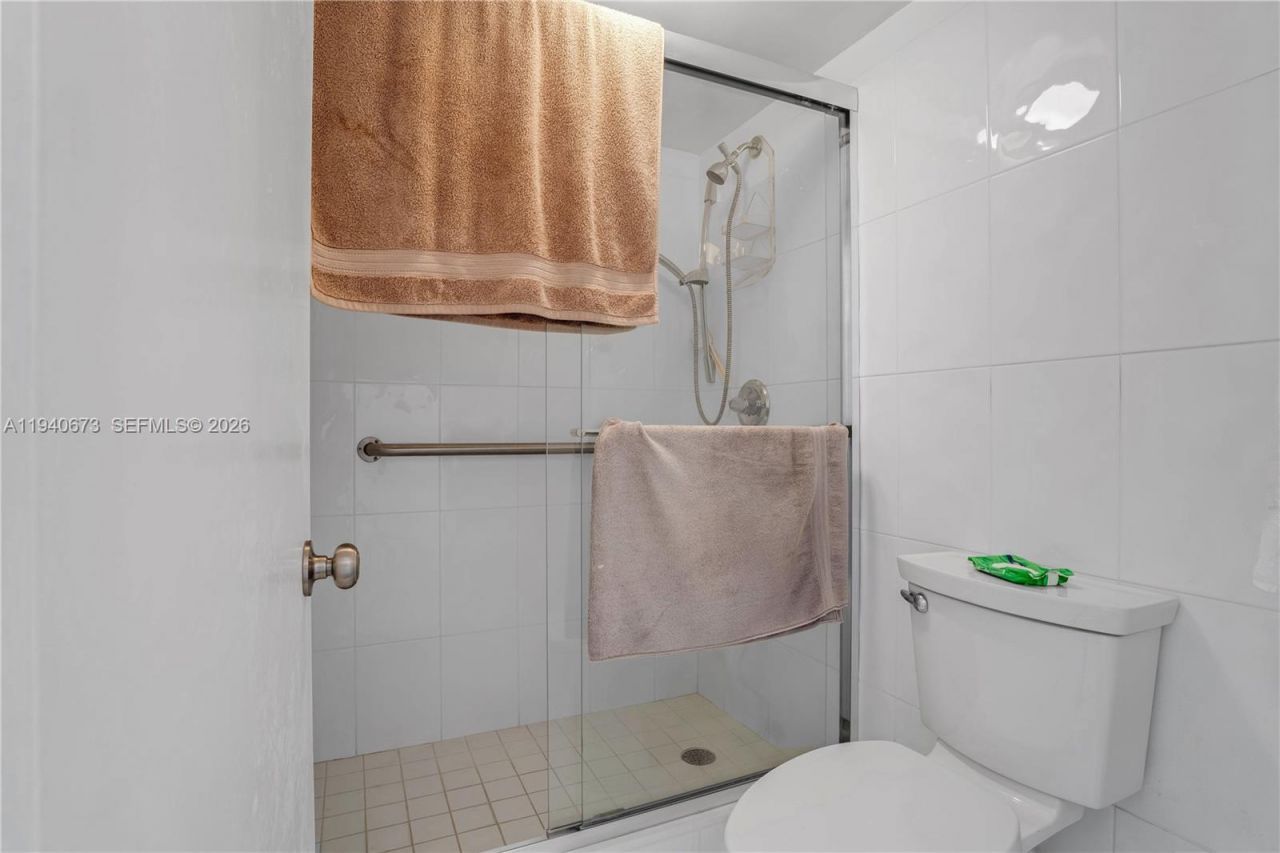 7801 Abbott Ave, Unit 302, Miami Beach, FL 33141 Photo