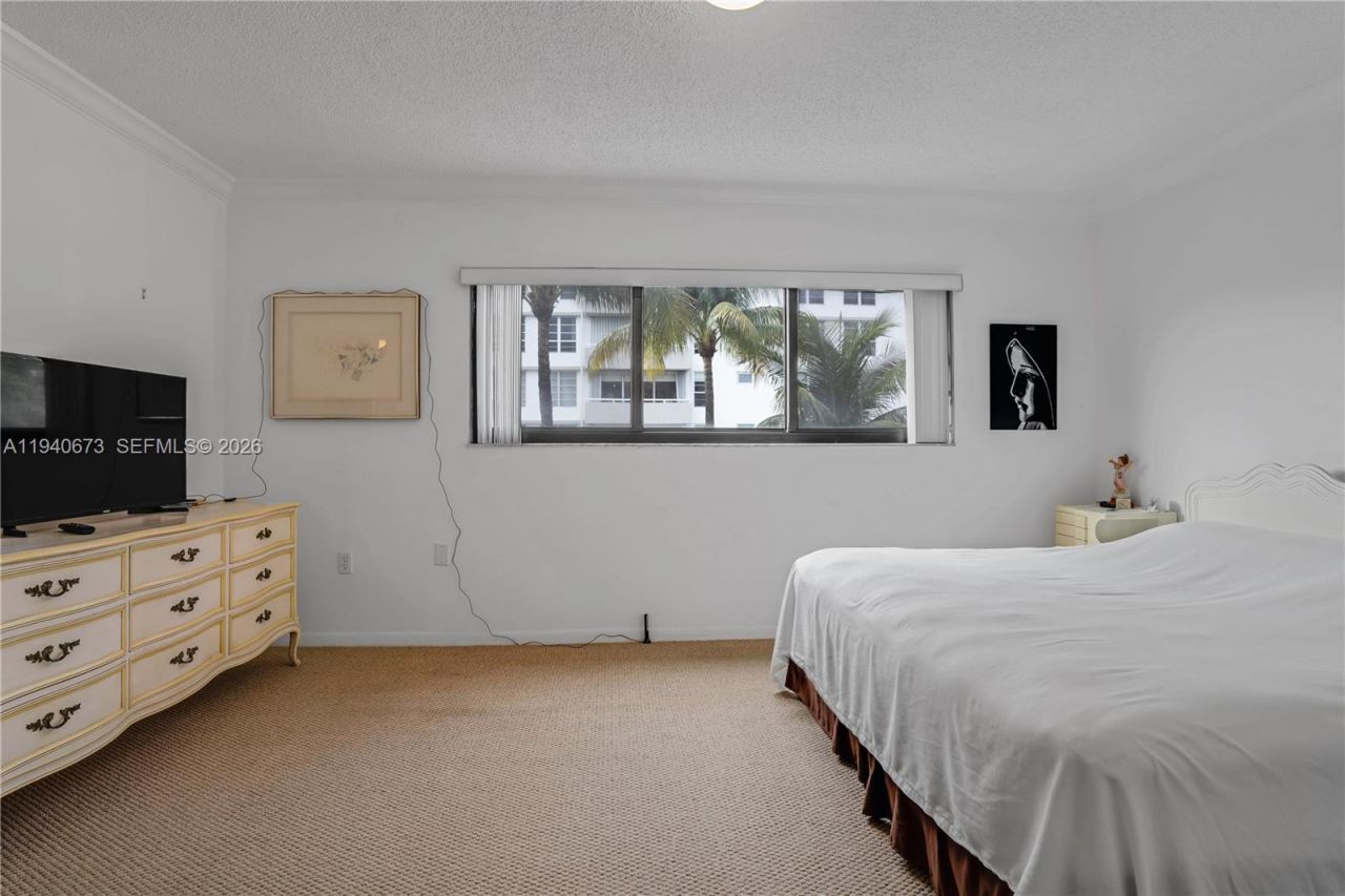 7801 Abbott Ave, Unit 302, Miami Beach, FL 33141 Photo