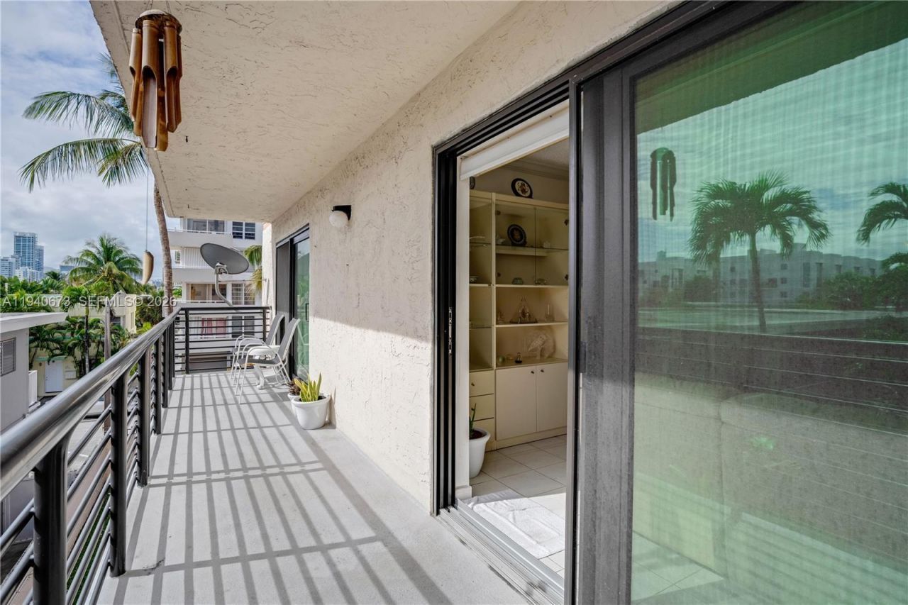 7801 Abbott Ave, Unit 302, Miami Beach, FL 33141 Photo