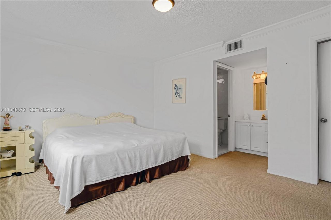 7801 Abbott Ave, Unit 302, Miami Beach, FL 33141 Photo