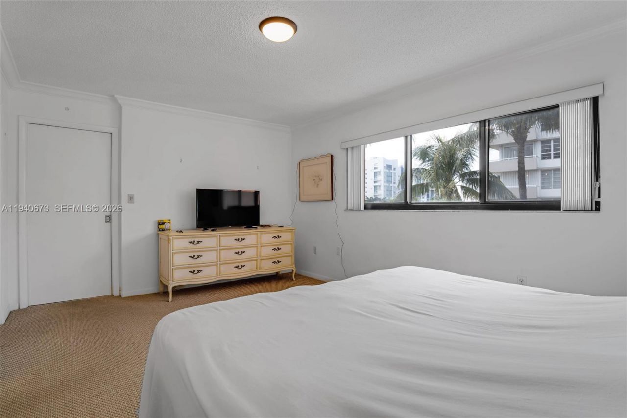 7801 Abbott Ave, Unit 302, Miami Beach, FL 33141 Photo