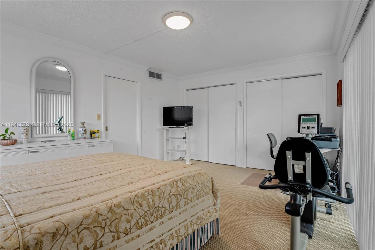 7801 Abbott Ave, Unit 302, Miami Beach, FL 33141 Photo