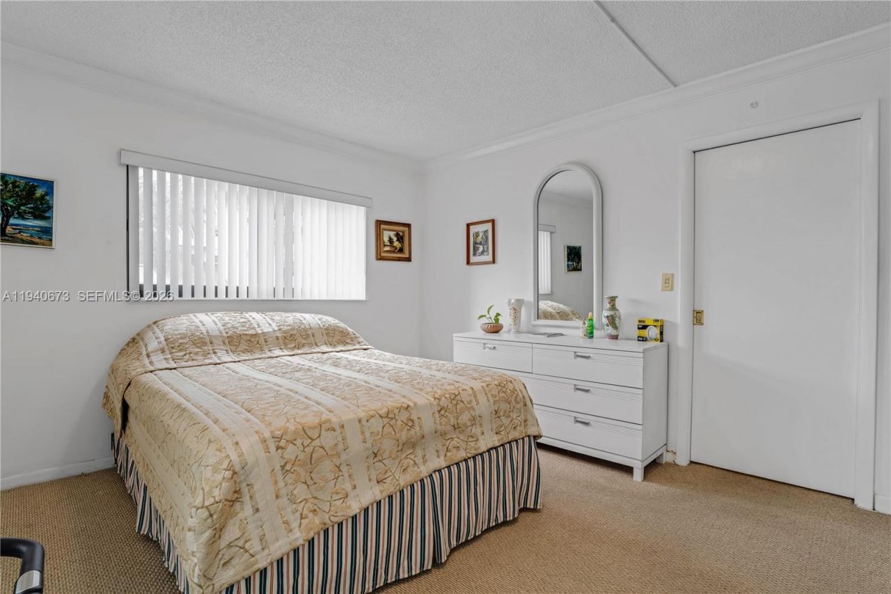 7801 Abbott Ave, Unit 302, Miami Beach, FL 33141 Photo