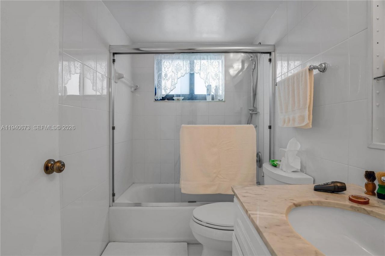 7801 Abbott Ave, Unit 302, Miami Beach, FL 33141 Photo